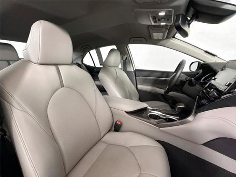 Certified 2022 Toyota Camry XLE image 41