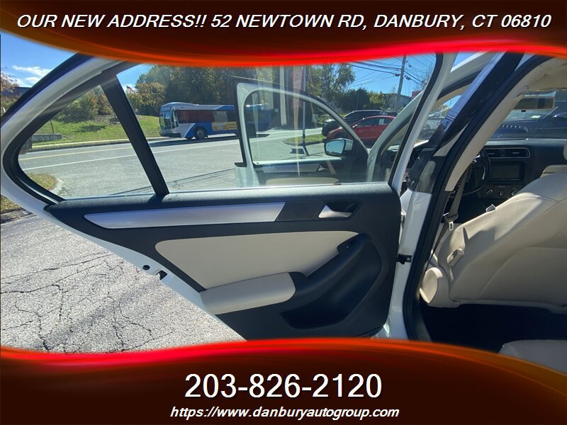 Used 2017 Volkswagen Jetta SE FWD image 26