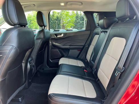 Used 2021 Ford Escape Titanium w/ Titanium Elite Package AWD/4WD image 9