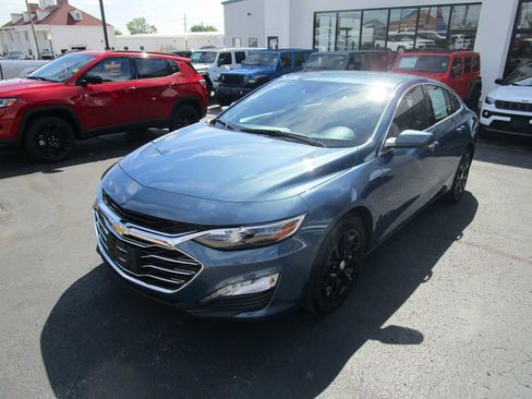 Used 2024 Chevrolet Malibu LT image 2