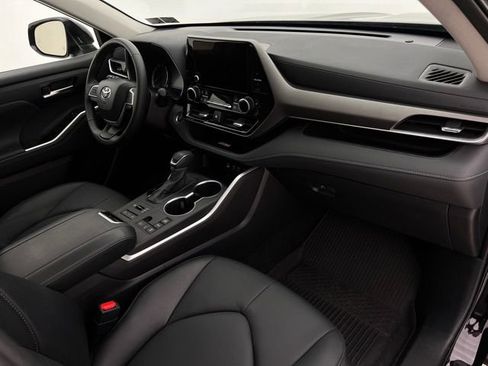 Used 2024 Toyota Highlander XLE image 13