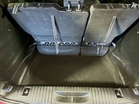 Used 2025 Chrysler Pacifica Select FWD image 32
