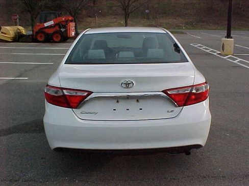 Used 2016 Toyota Camry LE FWD image 9