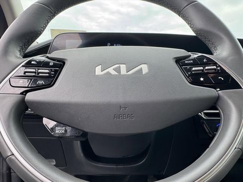 Used 2023 Kia Niro EX FWD image 16