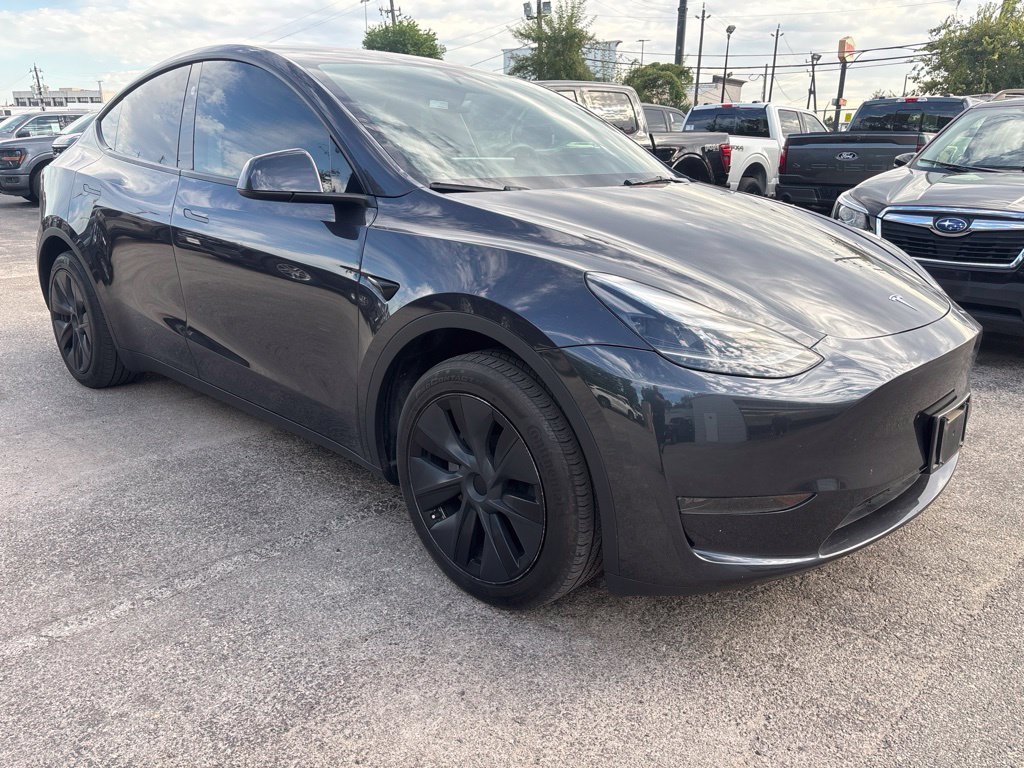 Used 2024 Tesla Model Y Long Range RWD image 1