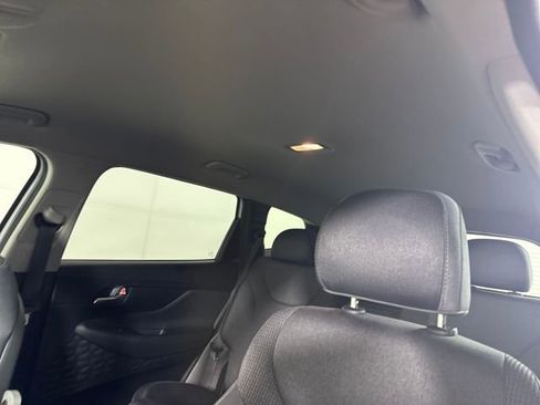 Used 2019 Hyundai Santa Fe SE image 12