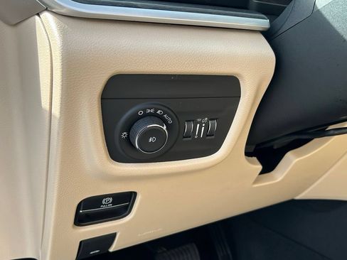 Certified 2022 Jeep Grand Cherokee L Limited RWD image 19