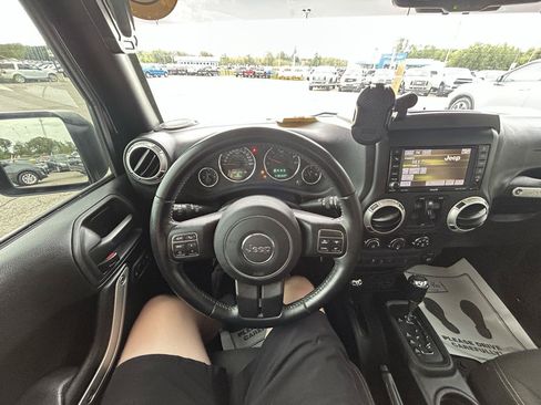 Used 2016 Jeep Wrangler Unlimited Sahara w/ Dual Top Group AWD/4WD image 26