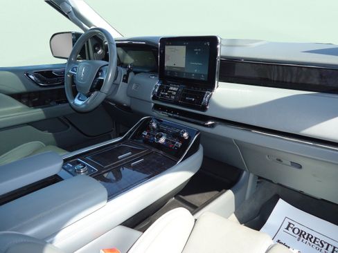 Used 2019 Lincoln Navigator Reserve AWD/4WD image 11