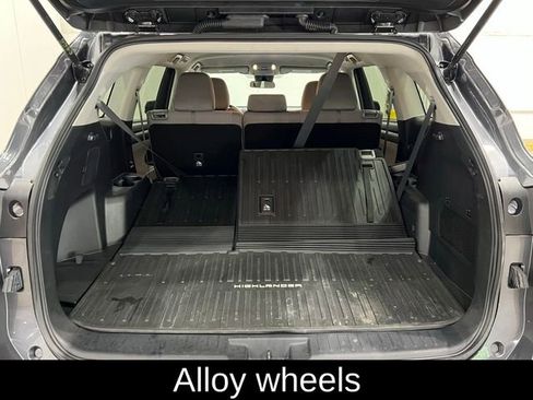 Used 2023 Toyota Highlander L image 13