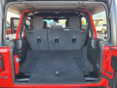 Certified 2025 Jeep Wrangler Unlimited Rubicon 4xe w/ Convenience Group AWD/4WD image 19
