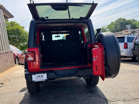 Used 2019 Jeep Wrangler Unlimited Sport S AWD/4WD image 9