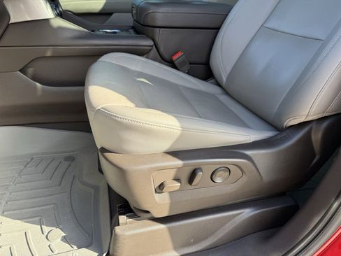 Used 2023 Chevrolet Suburban Z71 w/ Z71 Off-Road Package image 32