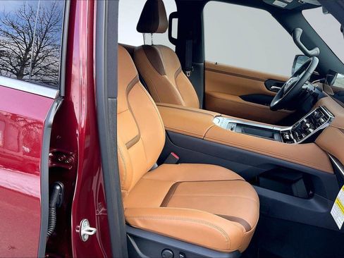 New 2026 Nissan Armada SL w/ Captain's Chari Seat Package AWD/4WD image 8
