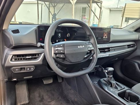 Used 2025 Kia K4 LXS image 14