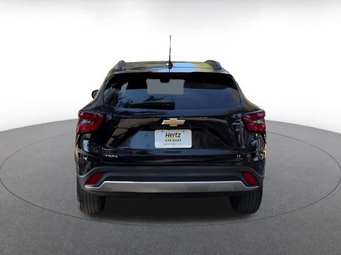 Used 2025 Chevrolet Trax LT w/ LT Convenience Package image 12