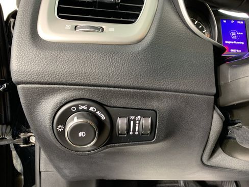 Used 2019 Jeep Compass Latitude FWD image 15