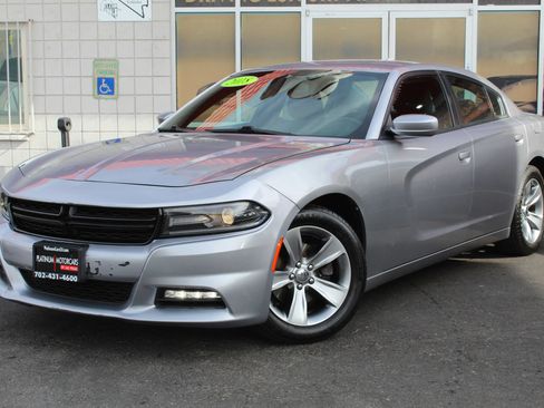 Used 2018 Dodge Charger SXT Plus RWD image 3