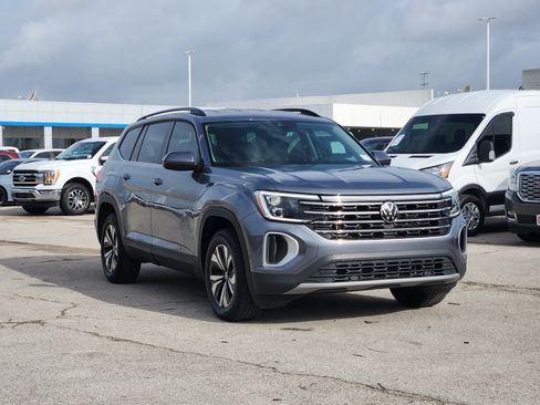 Used 2025 Volkswagen Atlas SE FWD image 3