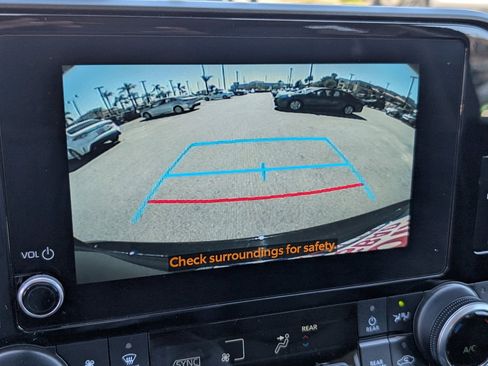 Used 2024 Toyota Highlander XLE image 7