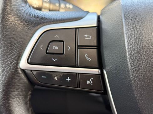 Used 2022 Toyota Sienna XLE image 27