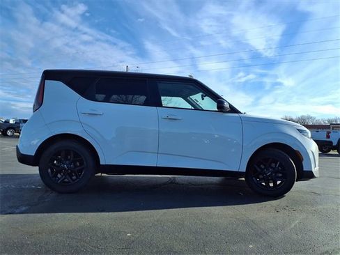 Used 2024 Kia Soul S image 32
