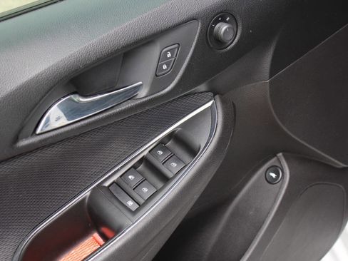 Used 2017 Chevrolet Cruze LS image 10