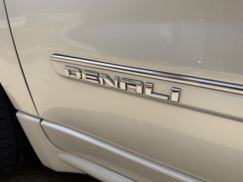 Used 2015 GMC Acadia Denali FWD image 16
