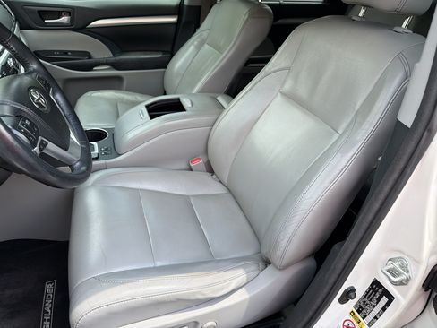 Used 2015 Toyota Highlander XLE FWD image 16