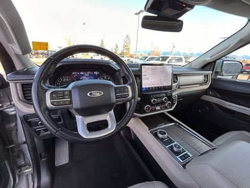 Used 2024 Ford Expedition Limited image 24