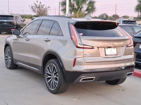 Used 2024 Cadillac XT4 Sport w/ Technology Package image 4