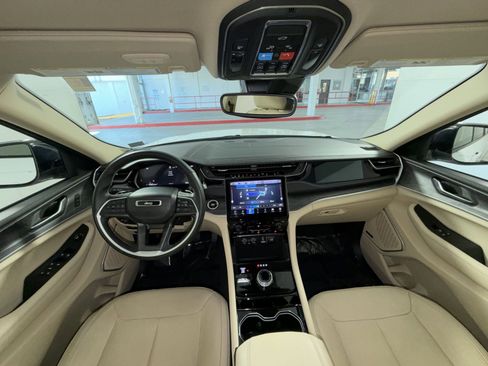 Used 2022 Jeep Grand Cherokee L Limited image 23