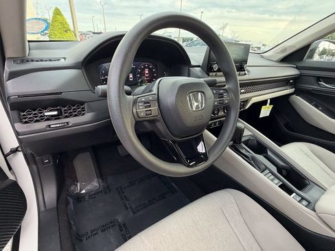 Used 2025 Honda Accord SE image 17