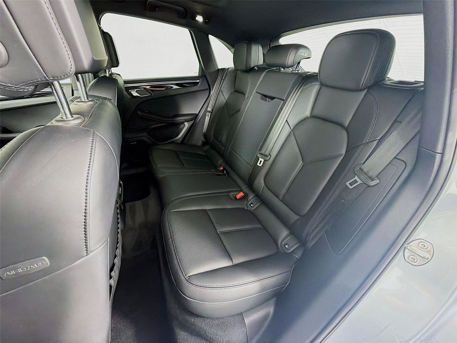 Certified 2026 Porsche Macan AWD/4WD image 21