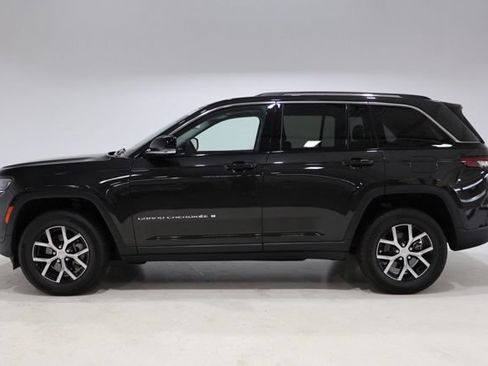 Used 2023 Jeep Grand Cherokee Limited w/ Luxury Tech Group II AWD/4WD image 4