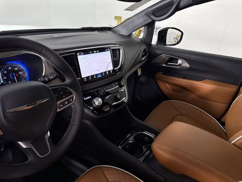 New 2026 Chrysler Pacifica Pinnacle image 24