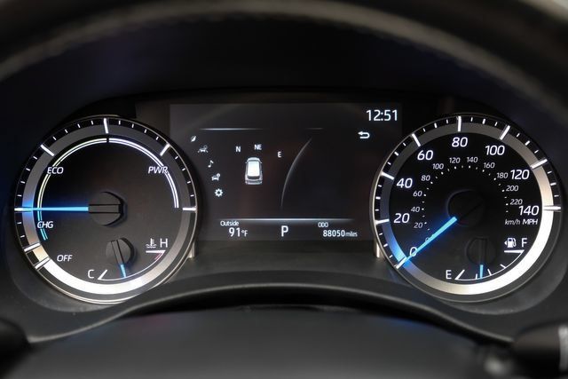 Used 2023 Toyota Highlander LE AWD/4WD image 24