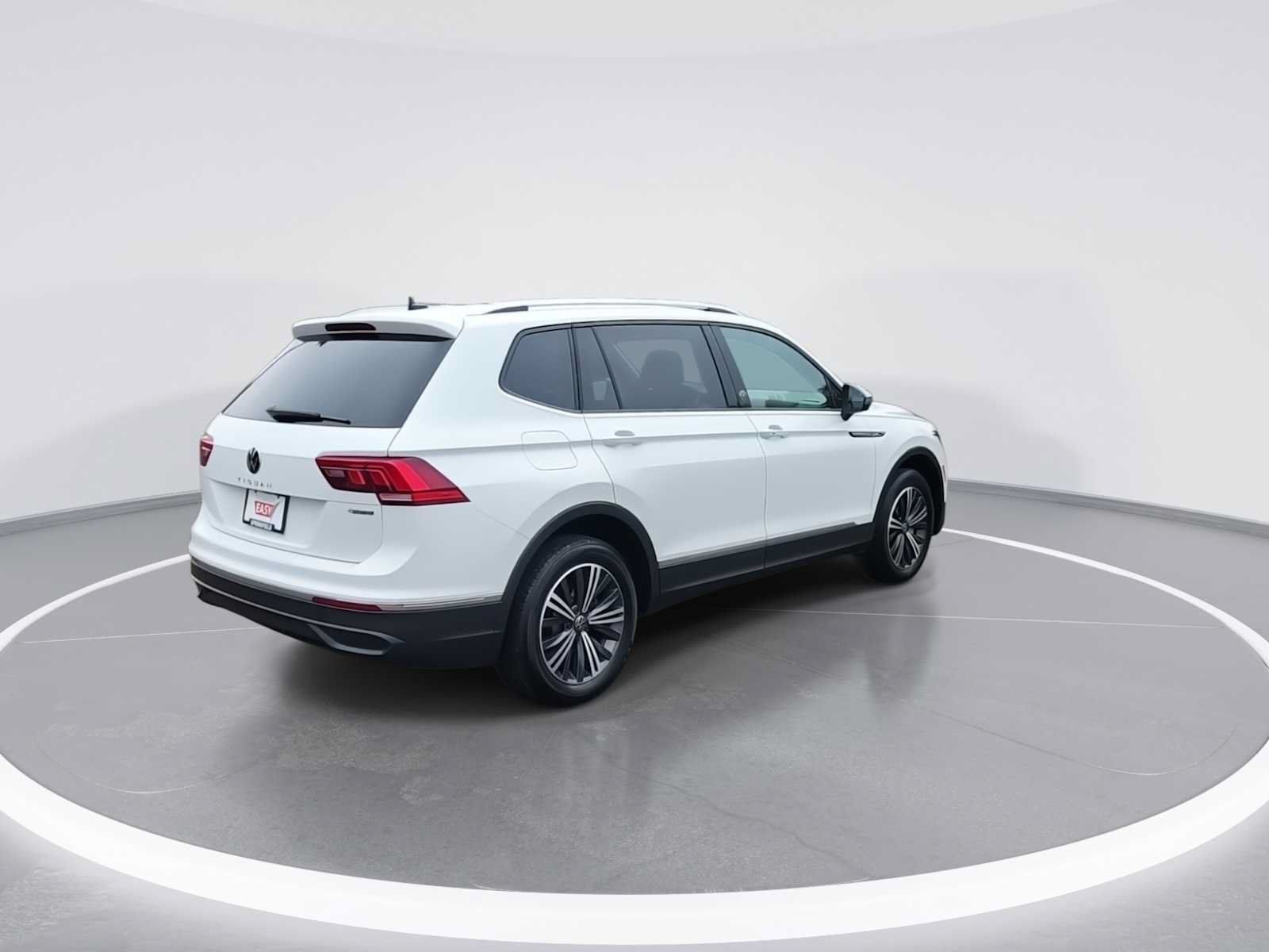 Used 2024 Volkswagen Tiguan Wolfsburg Edition AWD/4WD image 8
