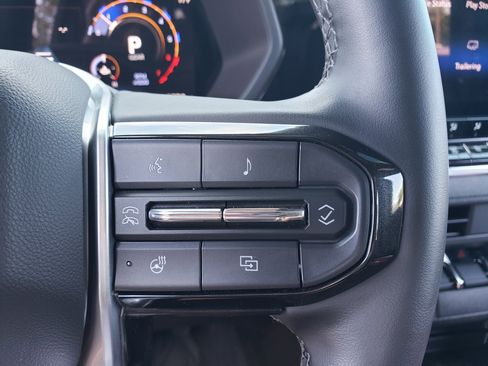 Used 2025 Chevrolet Colorado Trail Boss AWD/4WD image 16