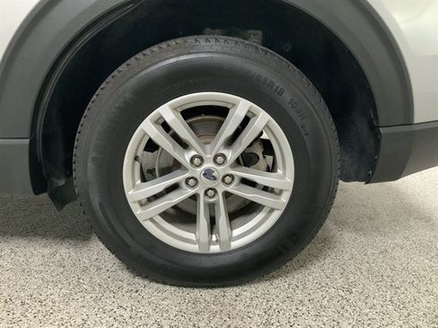 Used 2021 Ford Explorer XLT w/ Equipment Group 202A AWD/4WD image 12