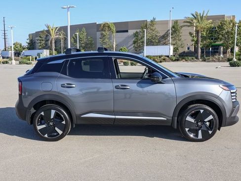 New 2025 Nissan Kicks SR image 3