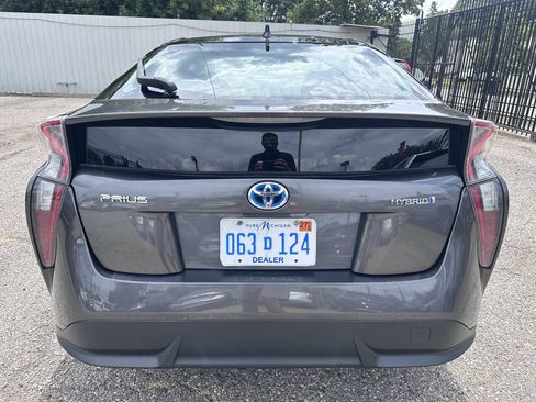Used 2017 Toyota Prius Three Touring FWD image 6
