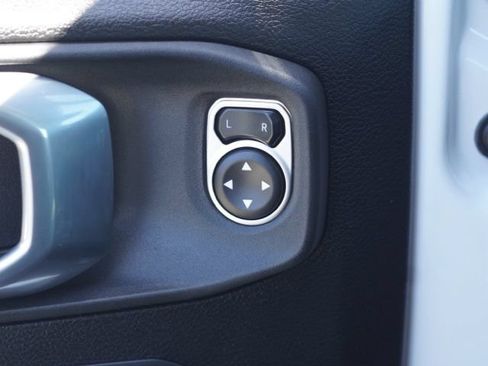 Used 2024 Jeep Wrangler Unlimited AWD/4WD image 39