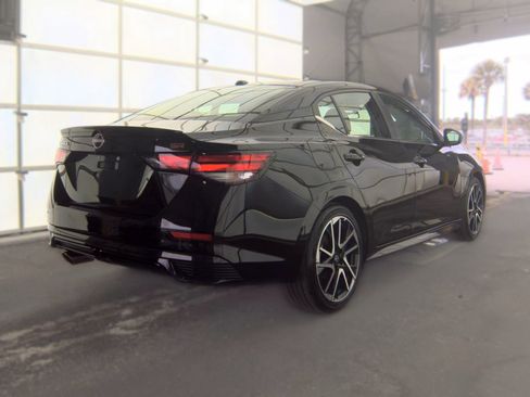 Used 2025 Nissan Sentra SR FWD image 6