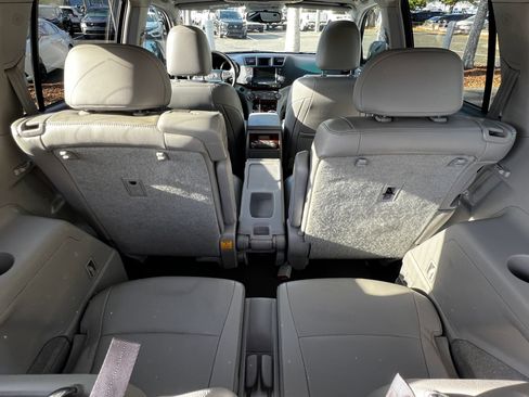 Used 2011 Toyota Highlander Limited w/ Tow Pkg image 50