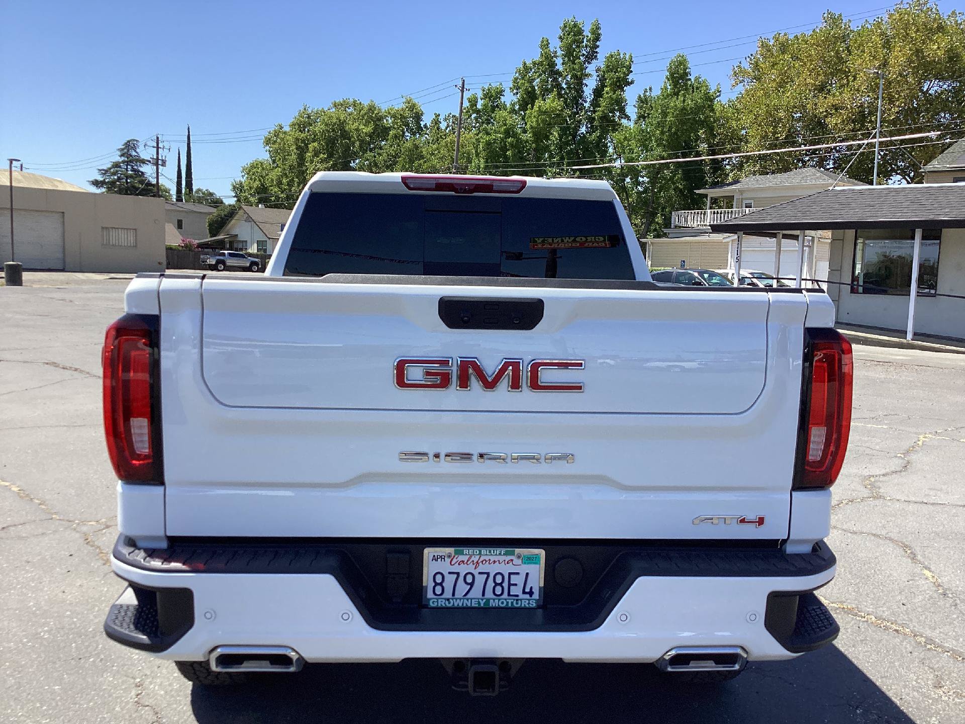 Used 2025 GMC Sierra 1500 AT4 w/ AT4 Premium Package AWD/4WD image 8