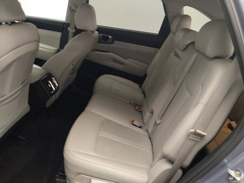 Used 2023 Kia Sorento S image 18