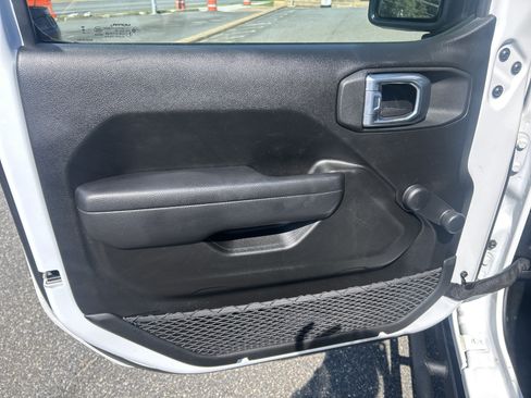 Used 2024 Jeep Wrangler Unlimited Sport AWD/4WD image 9