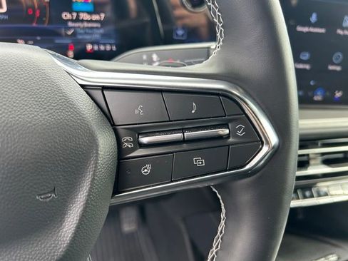 Used 2025 Chevrolet Traverse LT w/ Driver Confidence Package image 26