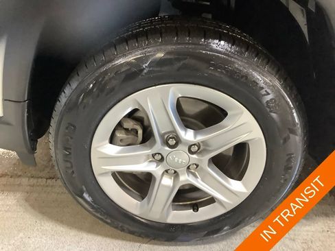 Used 2023 Jeep Compass Latitude w/ Convenience Group AWD/4WD image 9